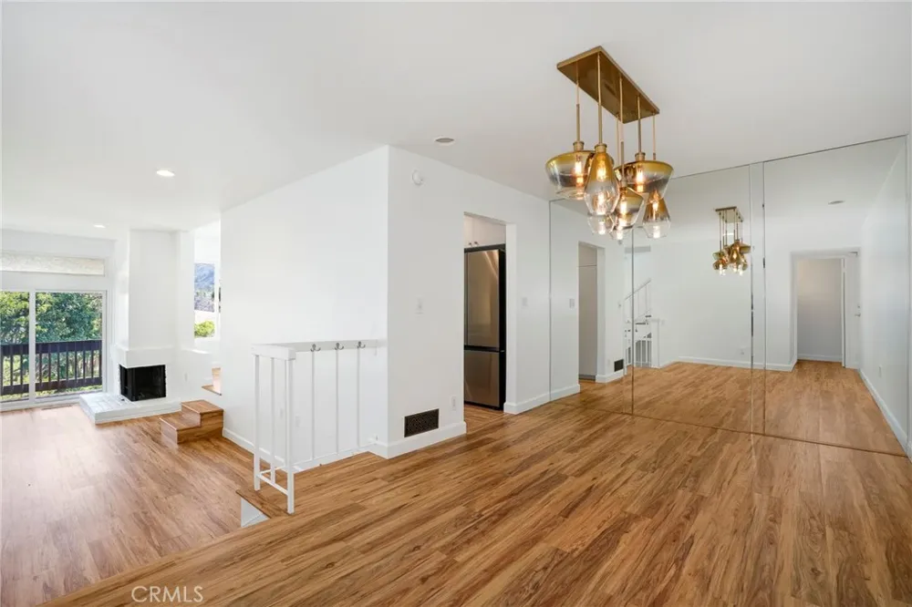 17255 Palisades Circle Pacific Palisades, CA 90272