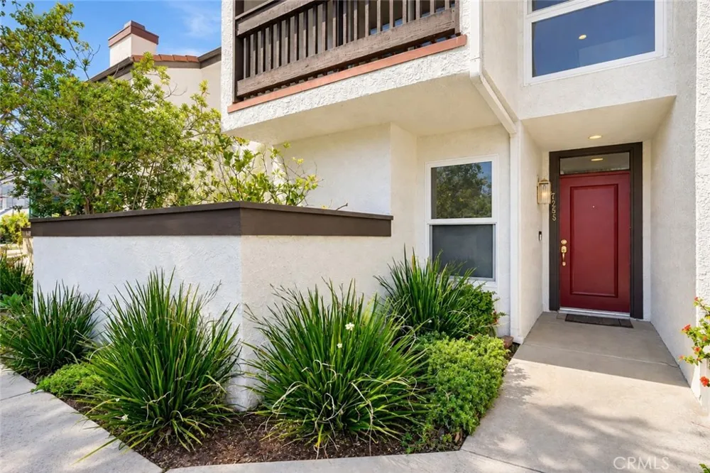 17255 Palisades Circle Pacific Palisades, CA 90272