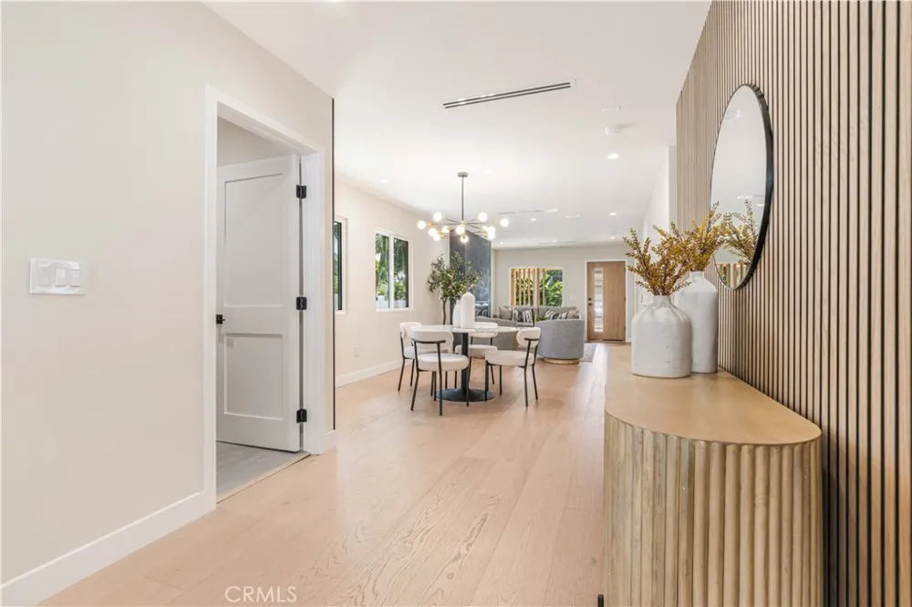 2837 S Palm Grove Avenue Los Angeles, CA 90016