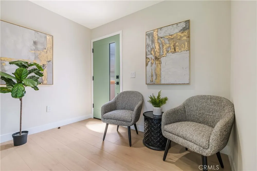 2837 S Palm Grove Avenue Los Angeles, CA 90016