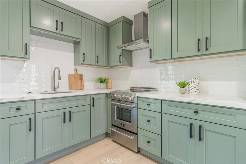 2837 S Palm Grove Avenue Los Angeles, CA 90016