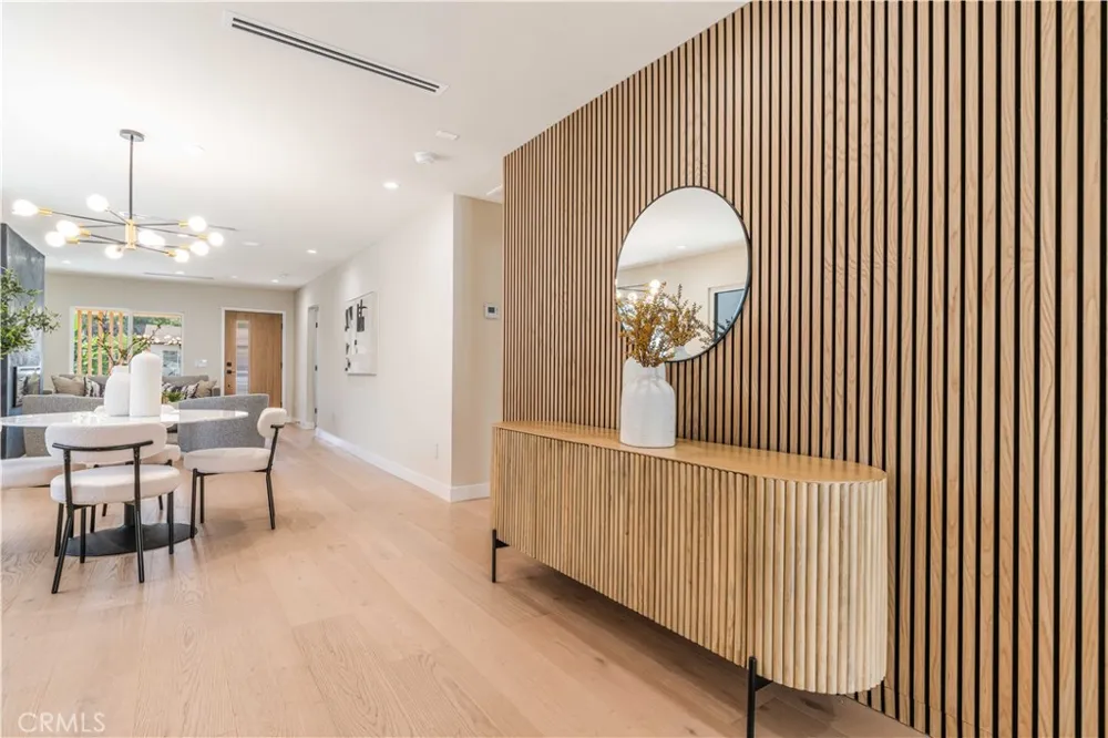 2837 S Palm Grove Avenue Los Angeles, CA 90016