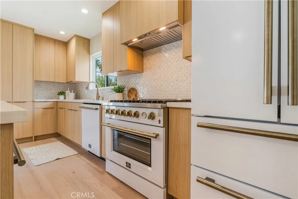 2837 S Palm Grove Avenue Los Angeles, CA 90016