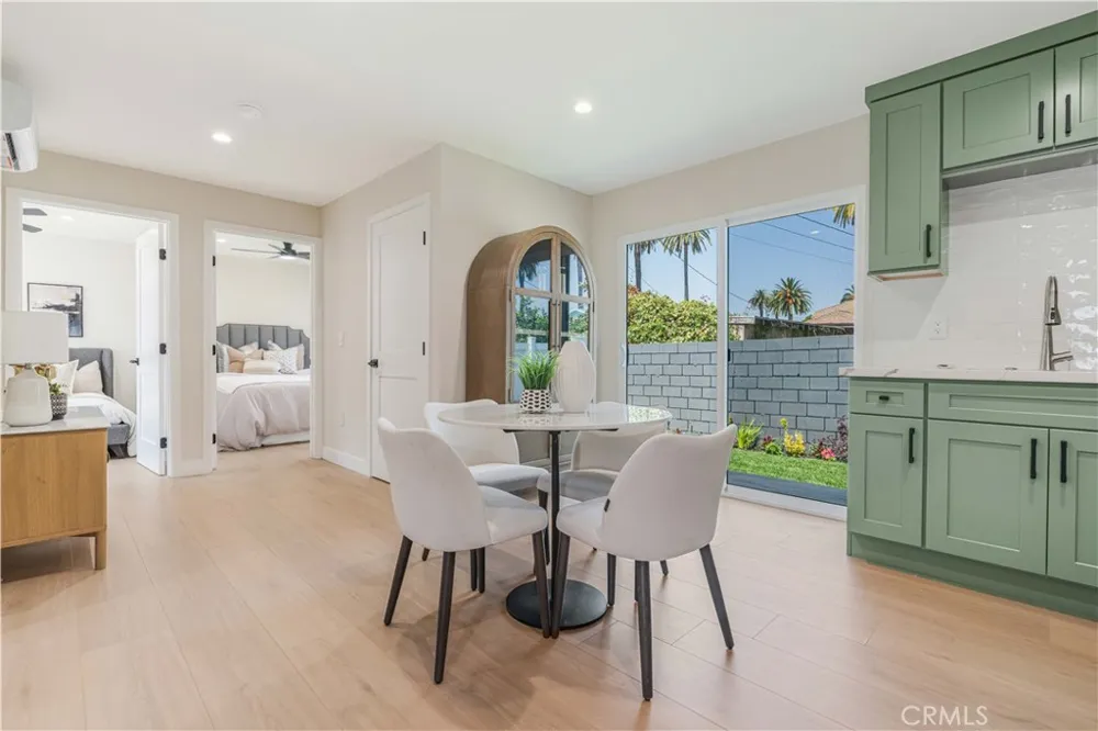 2837 S Palm Grove Avenue Los Angeles, CA 90016