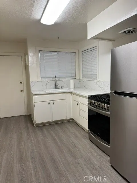 1924 Pinehurst Road Los Angeles, CA 90068