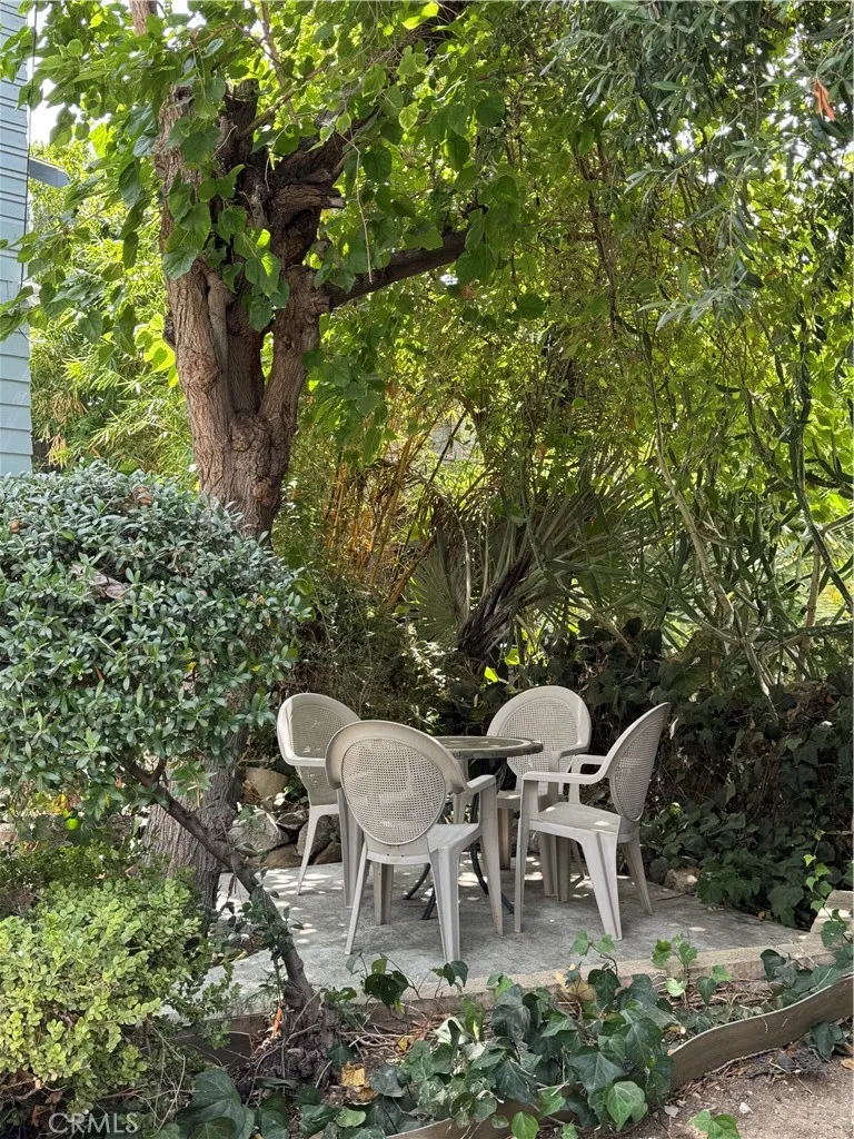 1924 Pinehurst Road Los Angeles, CA 90068