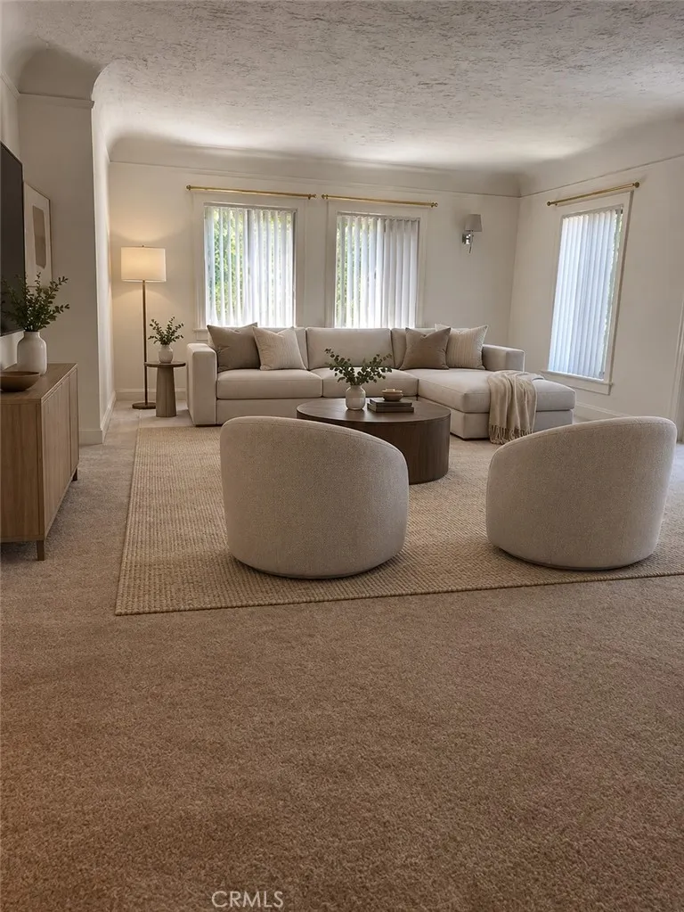 1924 Pinehurst Road Los Angeles, CA 90068