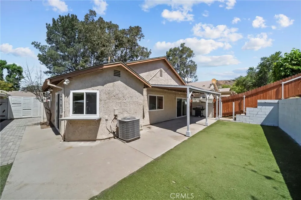 14071 Fenton Lane Sylmar, CA 91342