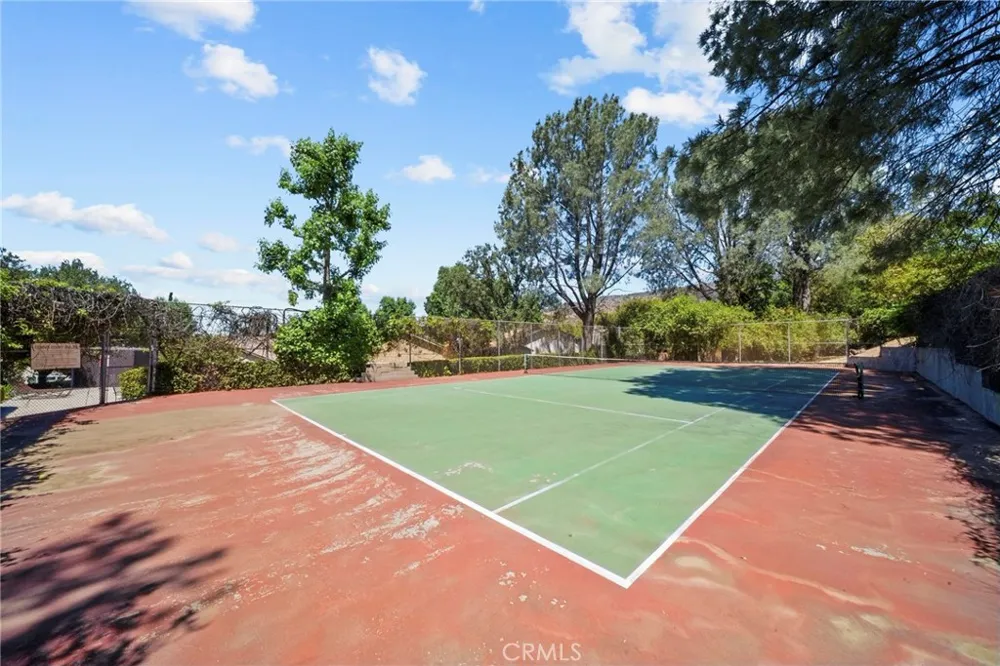 14071 Fenton Lane Sylmar, CA 91342