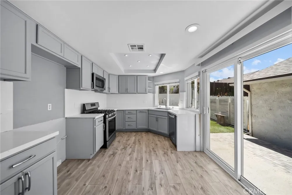 14071 Fenton Lane Sylmar, CA 91342