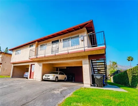 1126 W Calle De La Luna # 4