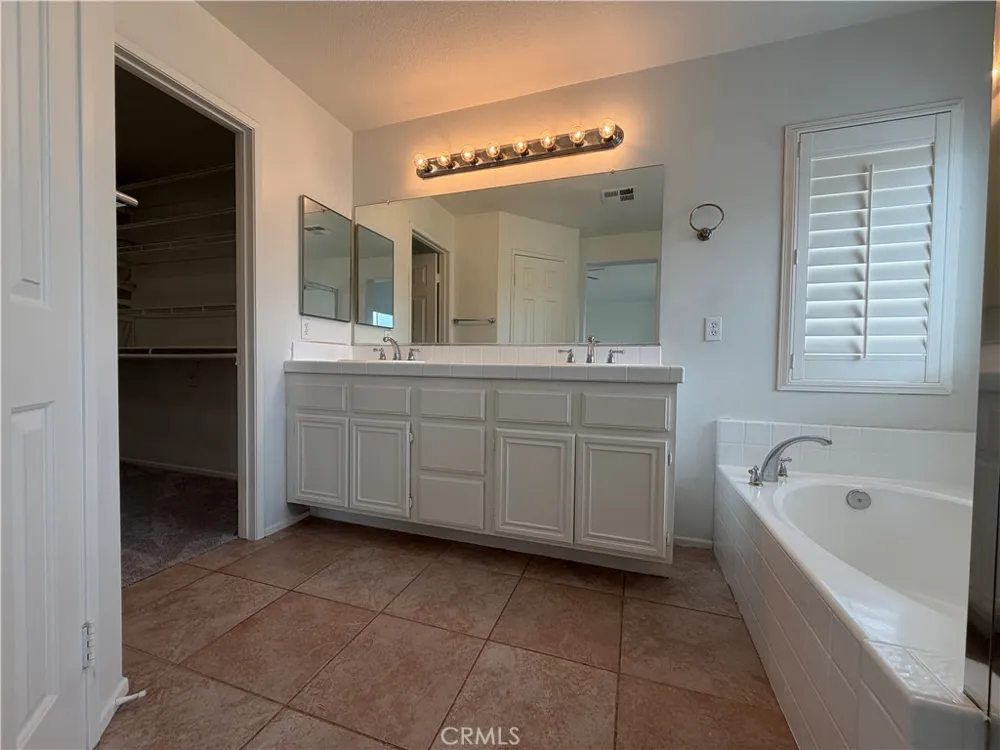 5180 Ravenstone Drive Hemet, CA 92545