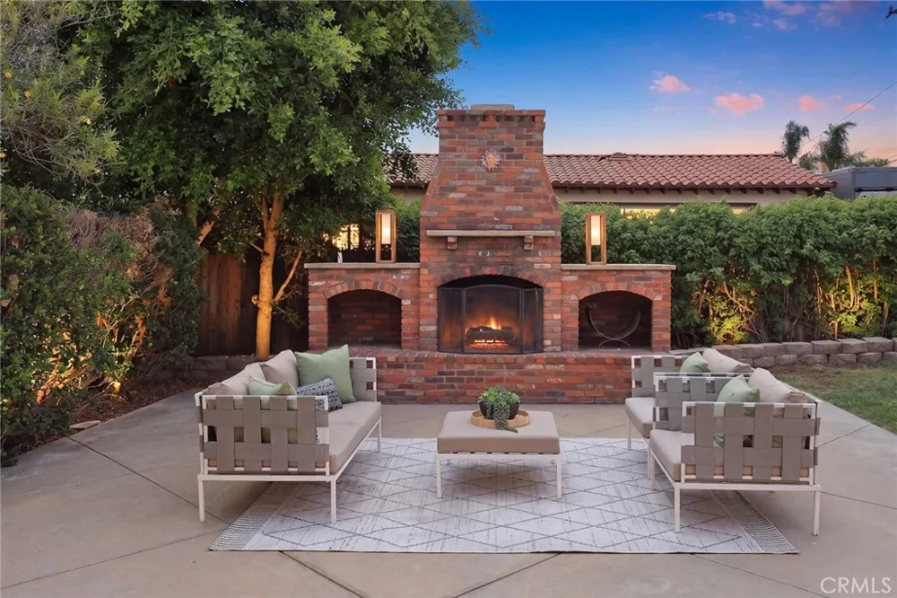 403 S Valley Center Avenue Glendora, CA 91741