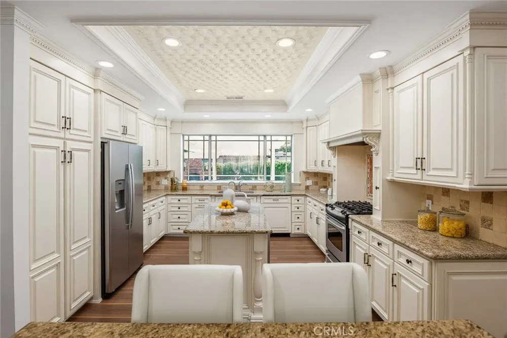 403 S Valley Center Avenue Glendora, CA 91741