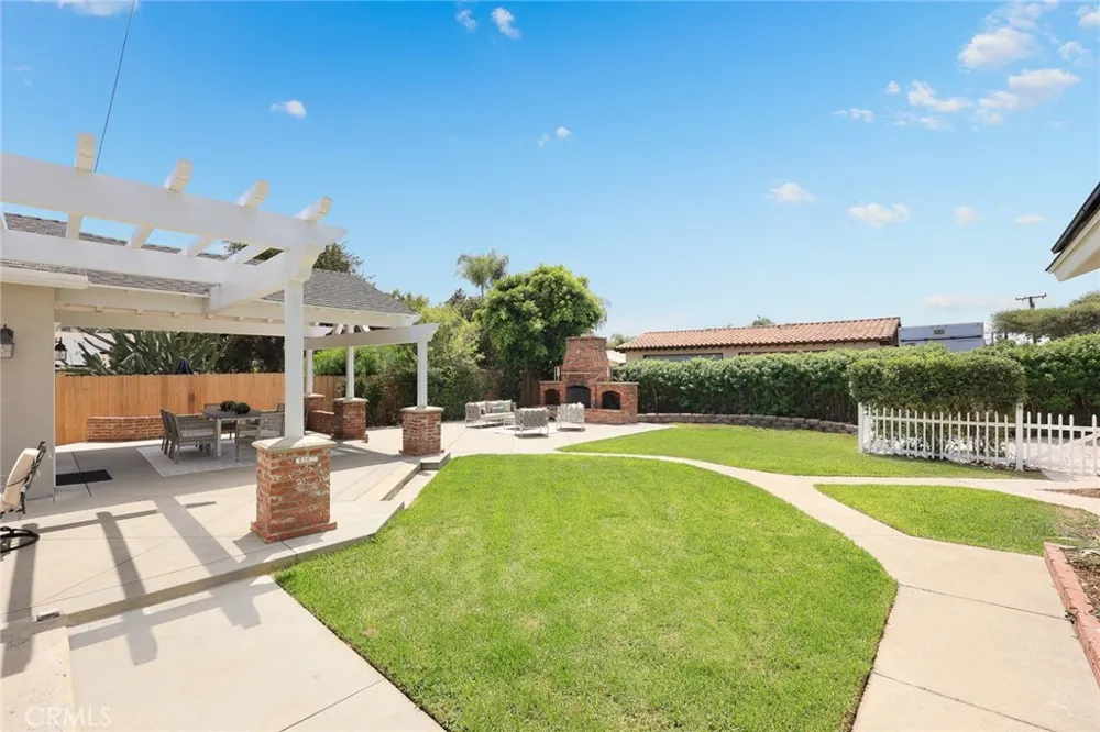 403 S Valley Center Avenue Glendora, CA 91741