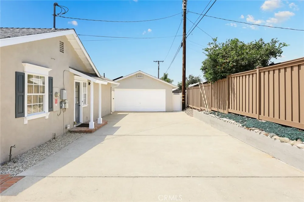 403 S Valley Center Avenue Glendora, CA 91741