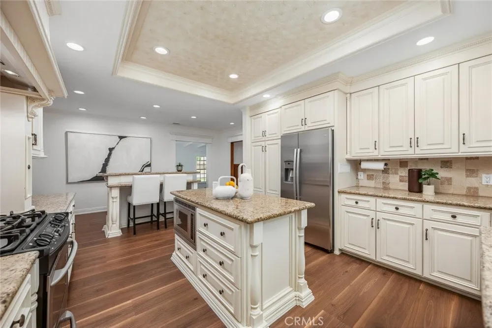 403 S Valley Center Avenue Glendora, CA 91741