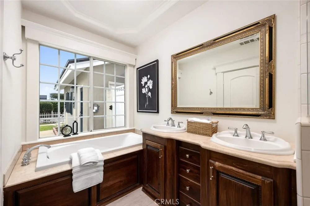 403 S Valley Center Avenue Glendora, CA 91741