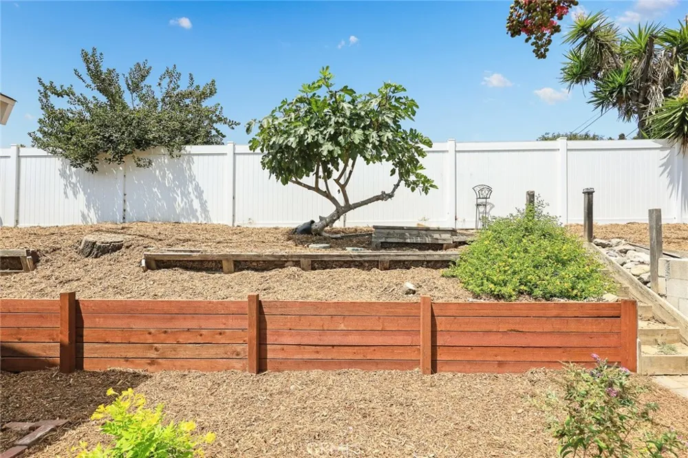 403 S Valley Center Avenue Glendora, CA 91741