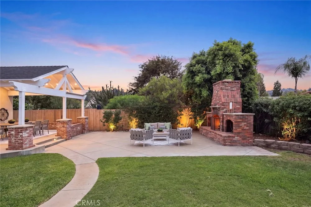 403 S Valley Center Avenue Glendora, CA 91741