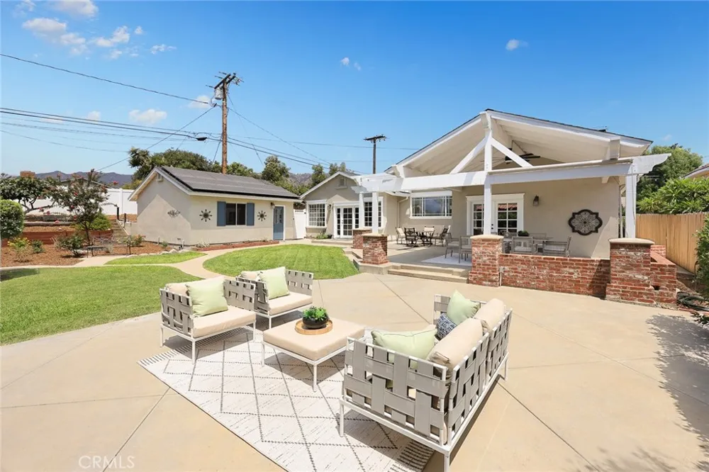 403 S Valley Center Avenue Glendora, CA 91741