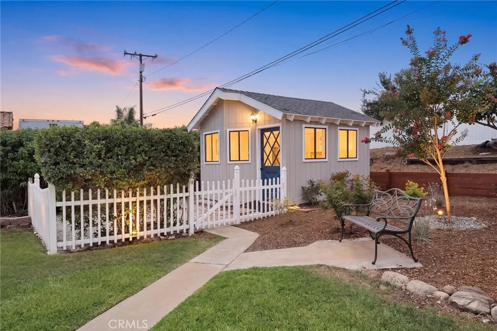 403 S Valley Center Avenue Glendora, CA 91741