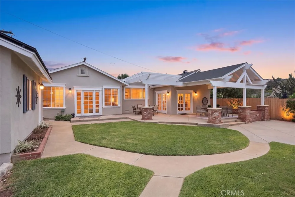 403 S Valley Center Avenue Glendora, CA 91741