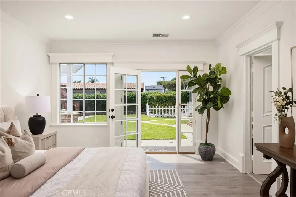 403 S Valley Center Avenue Glendora, CA 91741