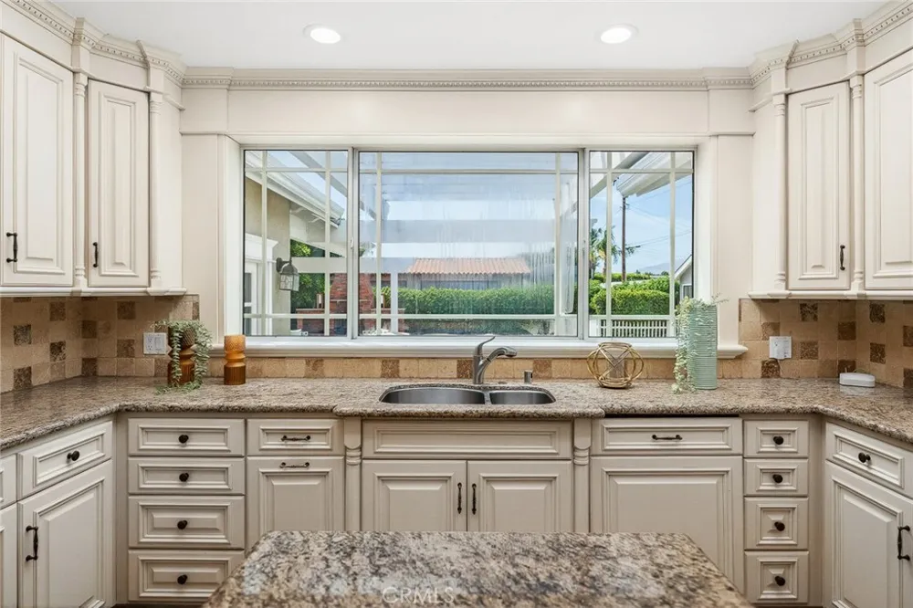 403 S Valley Center Avenue Glendora, CA 91741