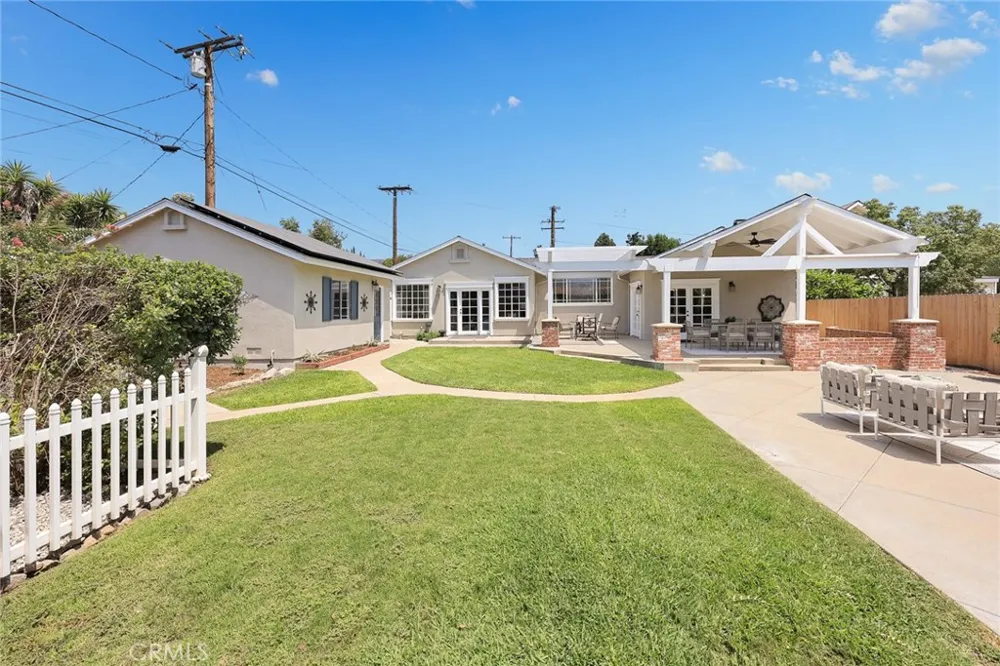 403 S Valley Center Avenue Glendora, CA 91741