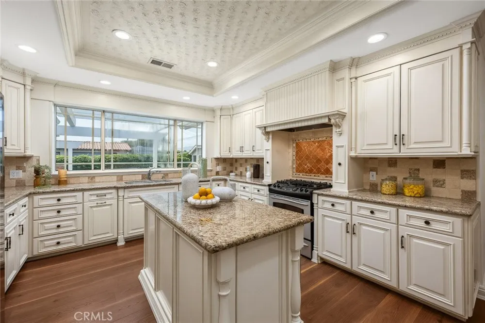 403 S Valley Center Avenue Glendora, CA 91741