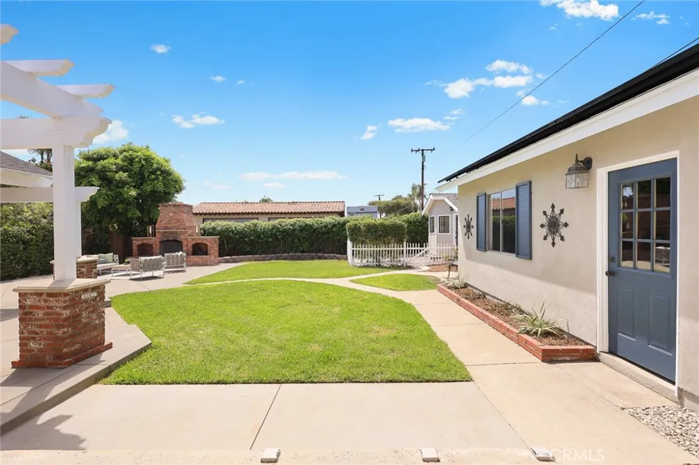 403 S Valley Center Avenue Glendora, CA 91741