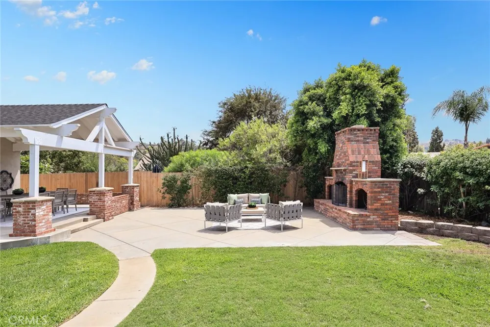 403 S Valley Center Avenue Glendora, CA 91741