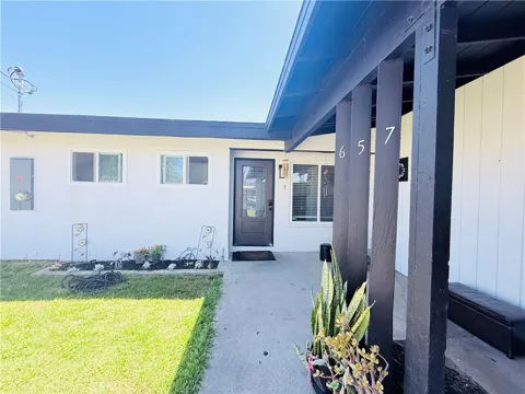 657 E King