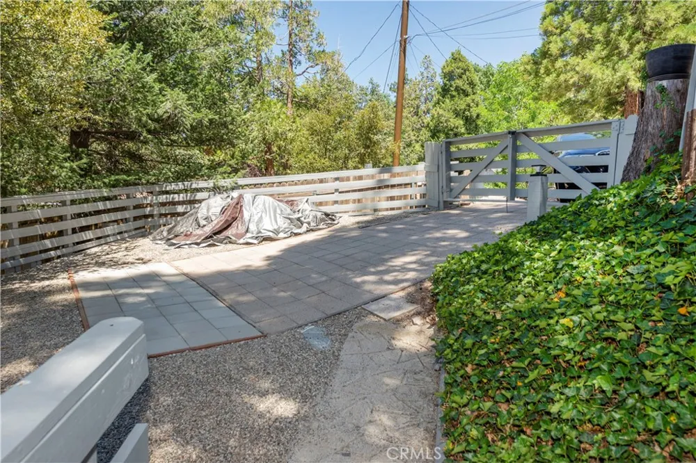 23914 Wildwood Crestline, CA 92325