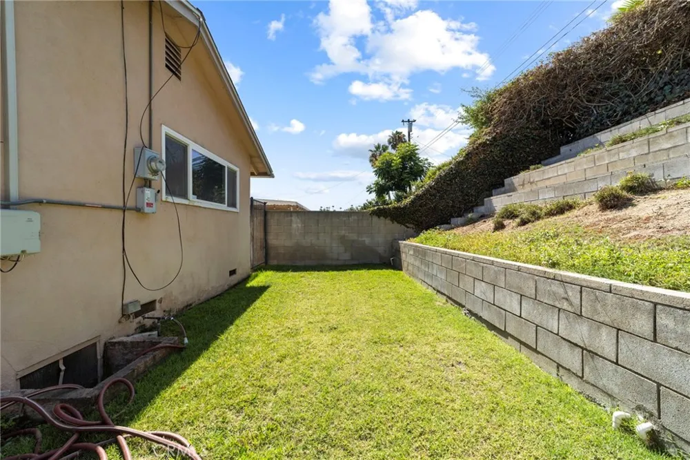 333 E 13th Street Azusa, CA 91702