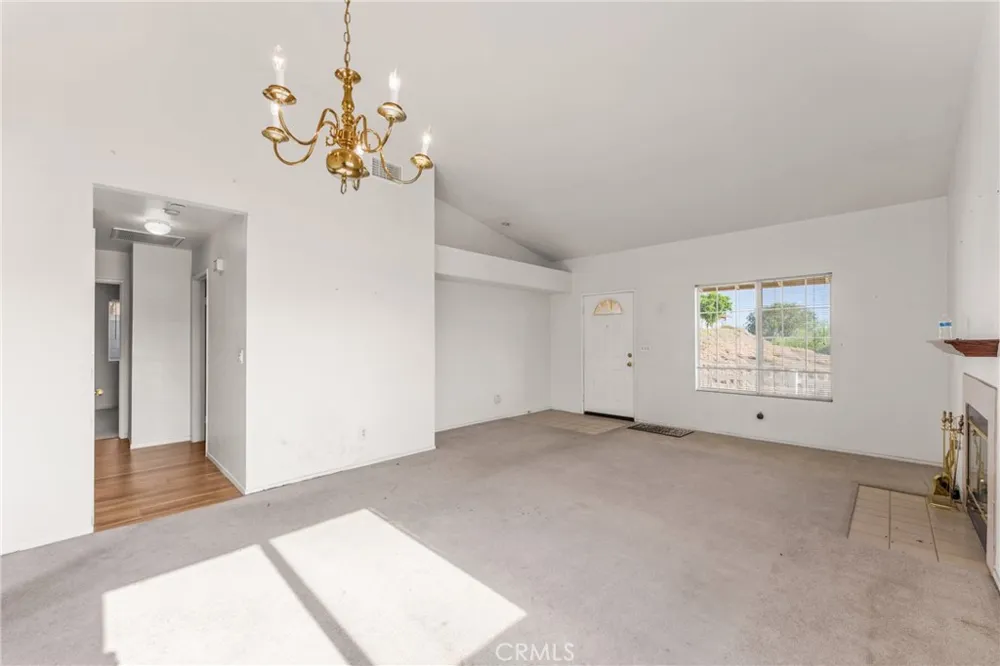 14407 Laurel Drive Riverside, CA 92503