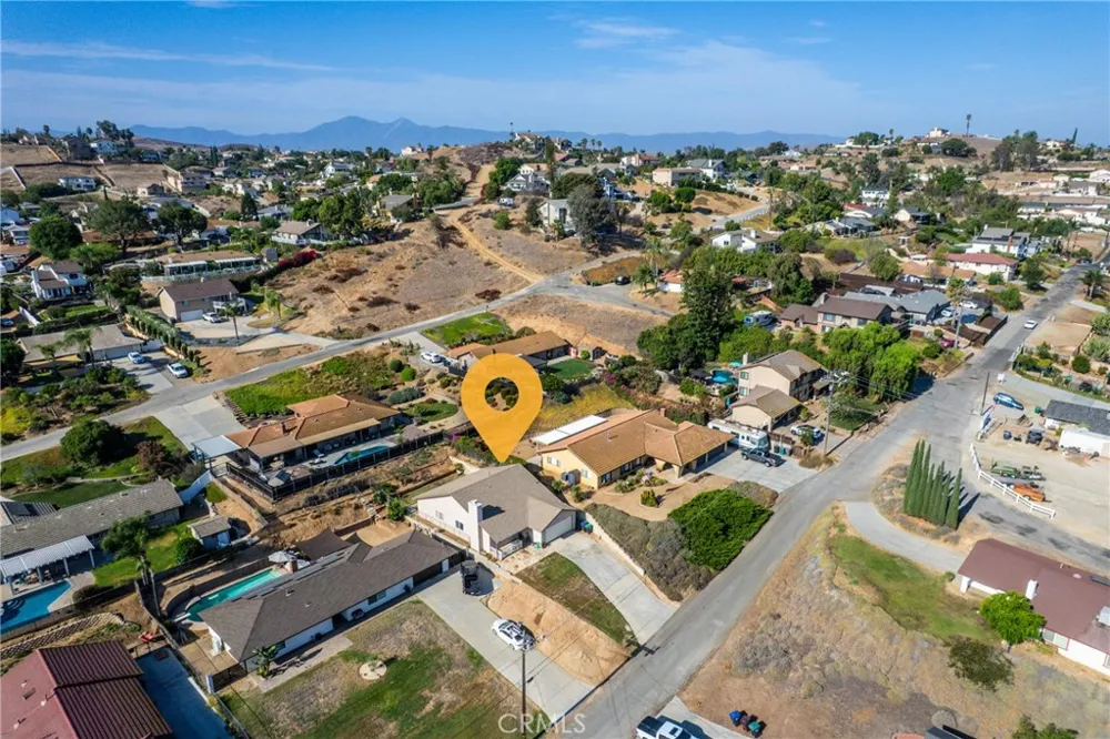 14407 Laurel Drive Riverside, CA 92503