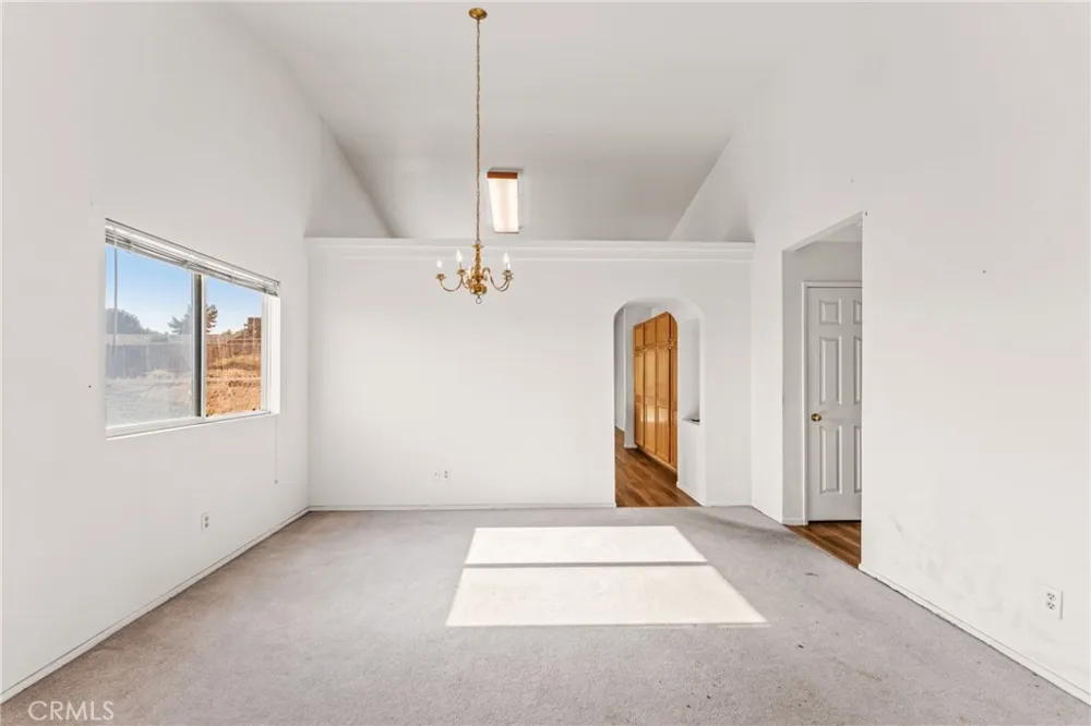 14407 Laurel Drive Riverside, CA 92503