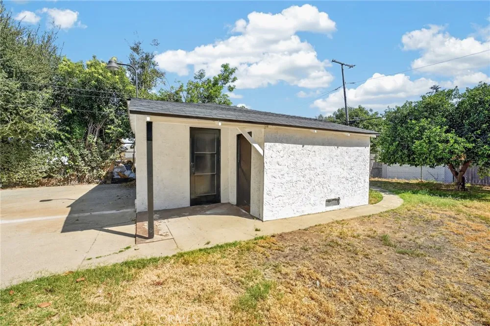 268 W Willow Pomona, CA 91768