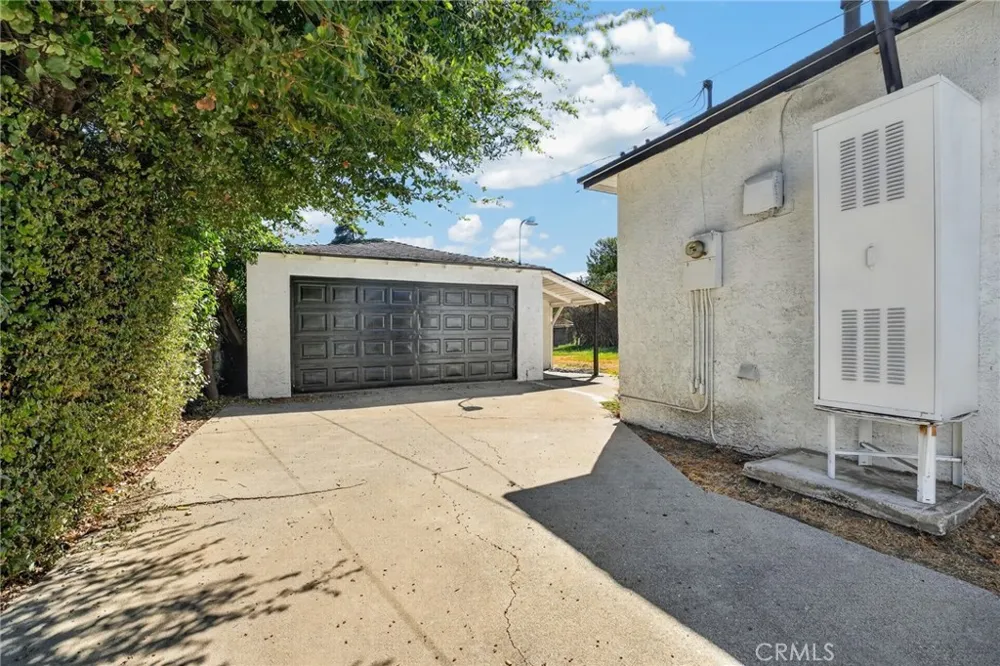 268 W Willow Pomona, CA 91768