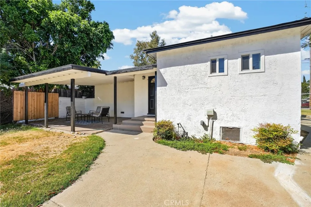 268 W Willow Pomona, CA 91768