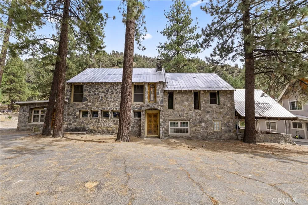 1576 State Highway 2 Wrightwood, CA 92397
