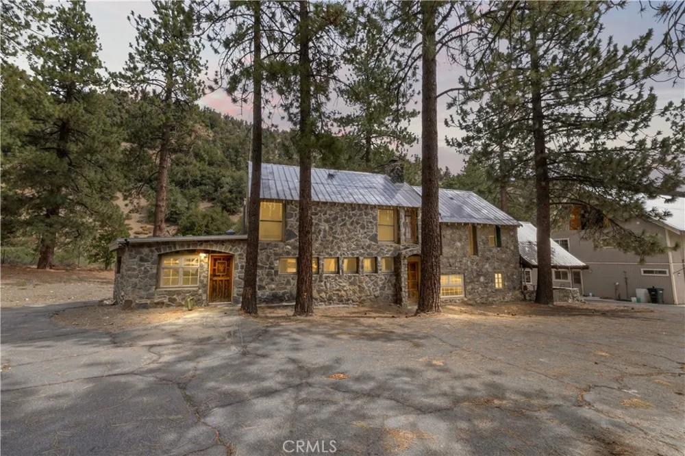1576 State Highway 2 Wrightwood, CA 92397