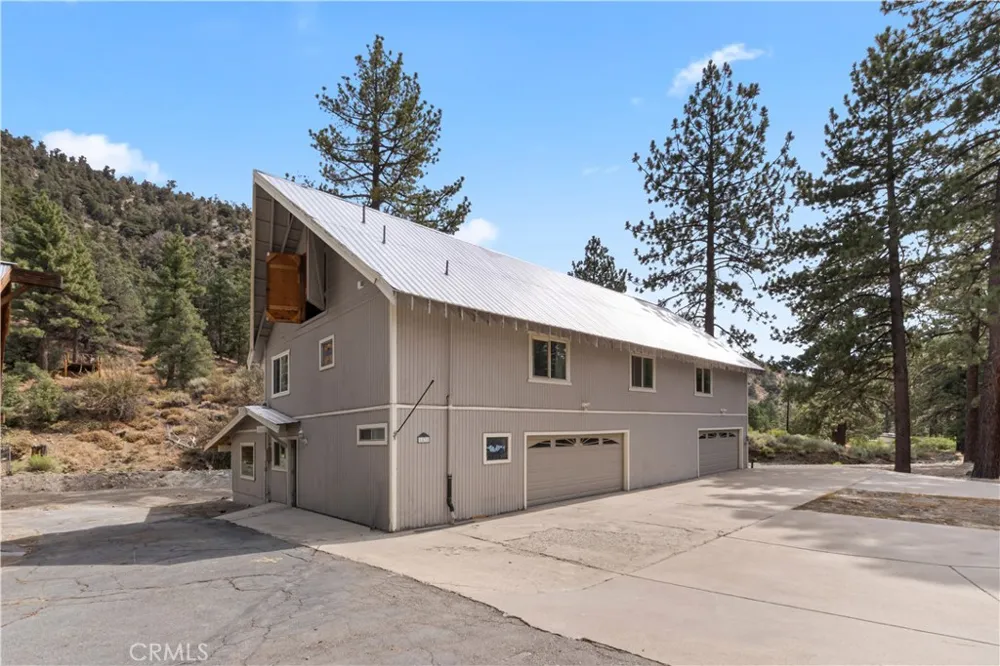1576 State Highway 2 Wrightwood, CA 92397