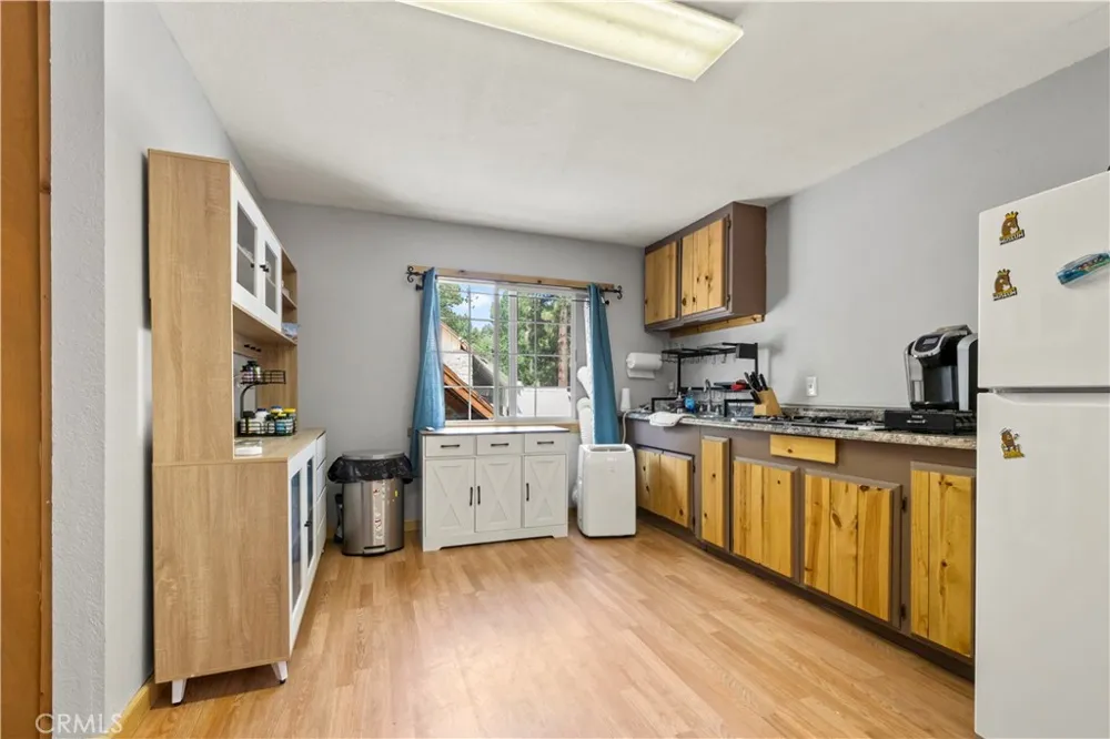 1576 State Highway 2 Wrightwood, CA 92397