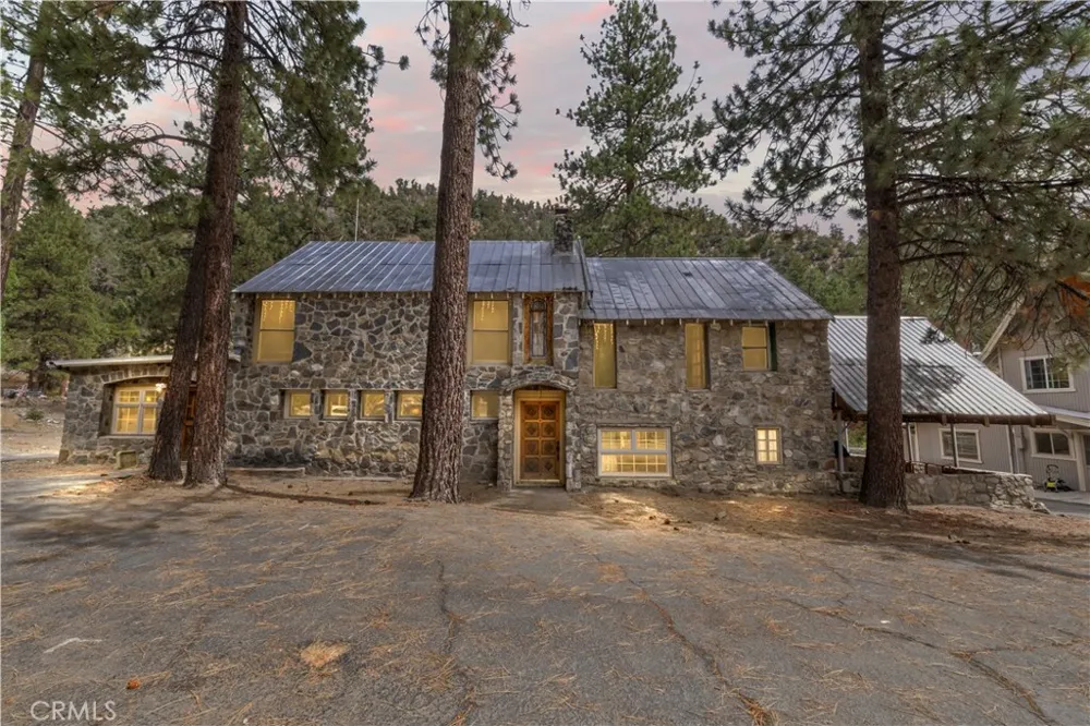 1576 State Highway 2 Wrightwood, CA 92397
