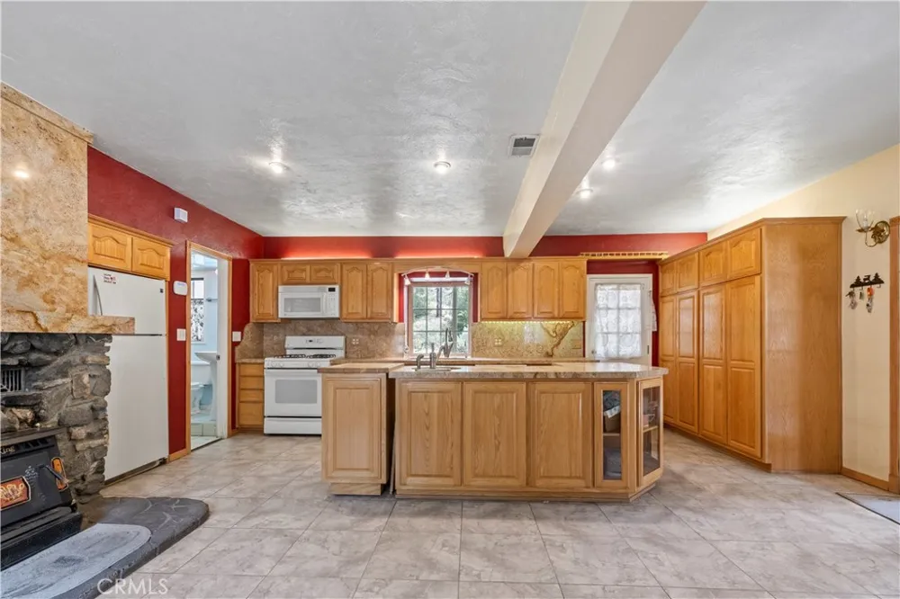 1576 State Highway 2 Wrightwood, CA 92397