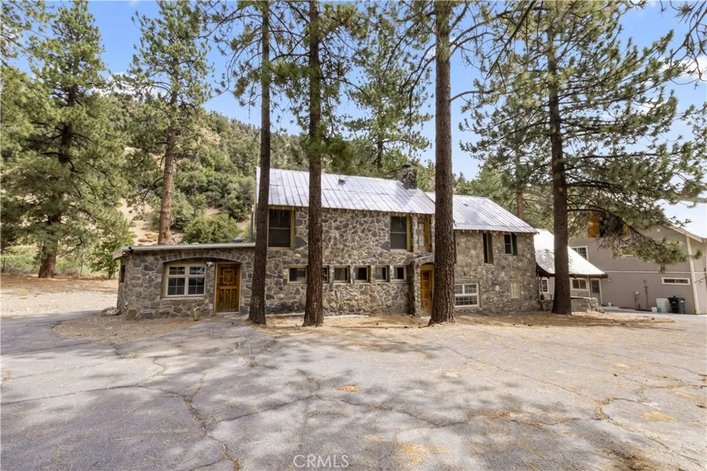 1576 State Highway 2 Wrightwood, CA 92397
