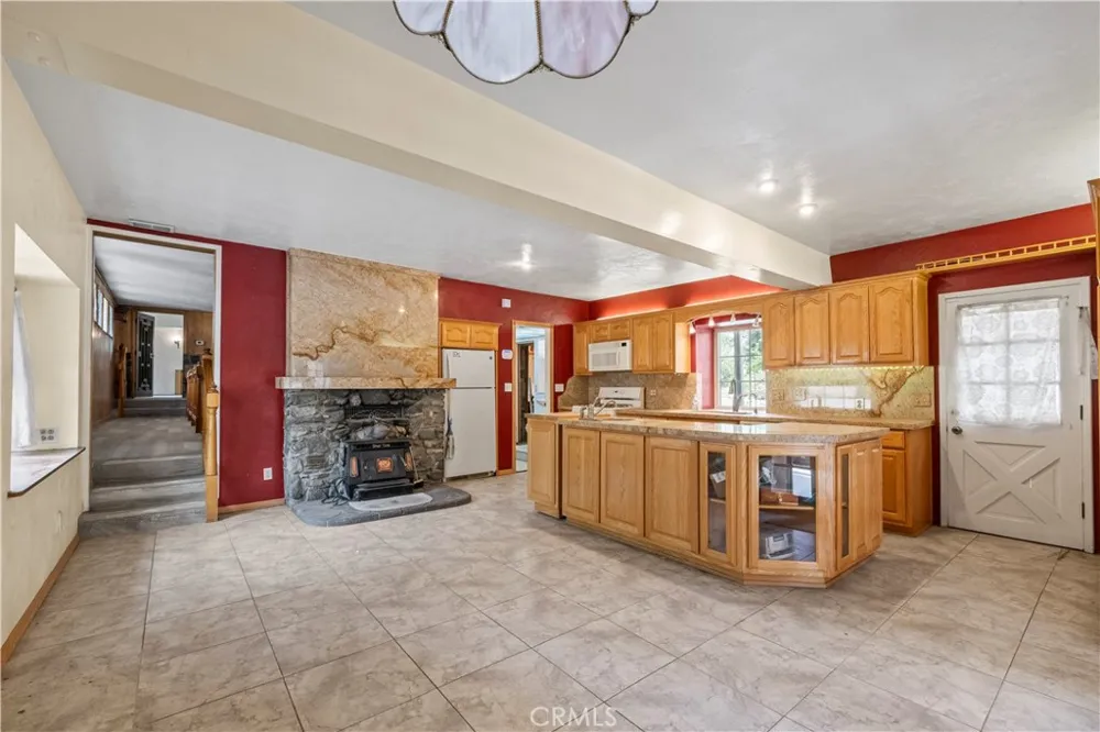 1576 State Highway 2 Wrightwood, CA 92397